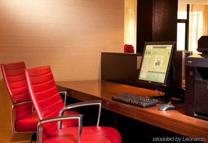 Courtyard By Marriott Denton Hotel Exterior foto